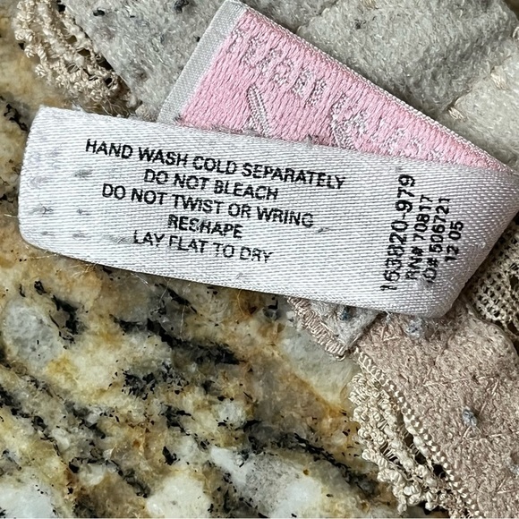 Victoria Secret Romantic Lace Underwire Bra Beige Nude Padded Adjustable 36DD - Picture 5 of 8